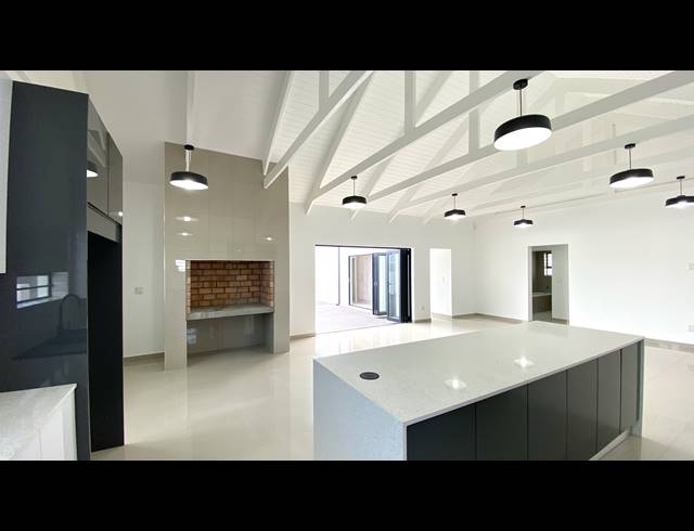 4 BEDROOM HOUSE FOR SALE IN BRITANNIA BAY